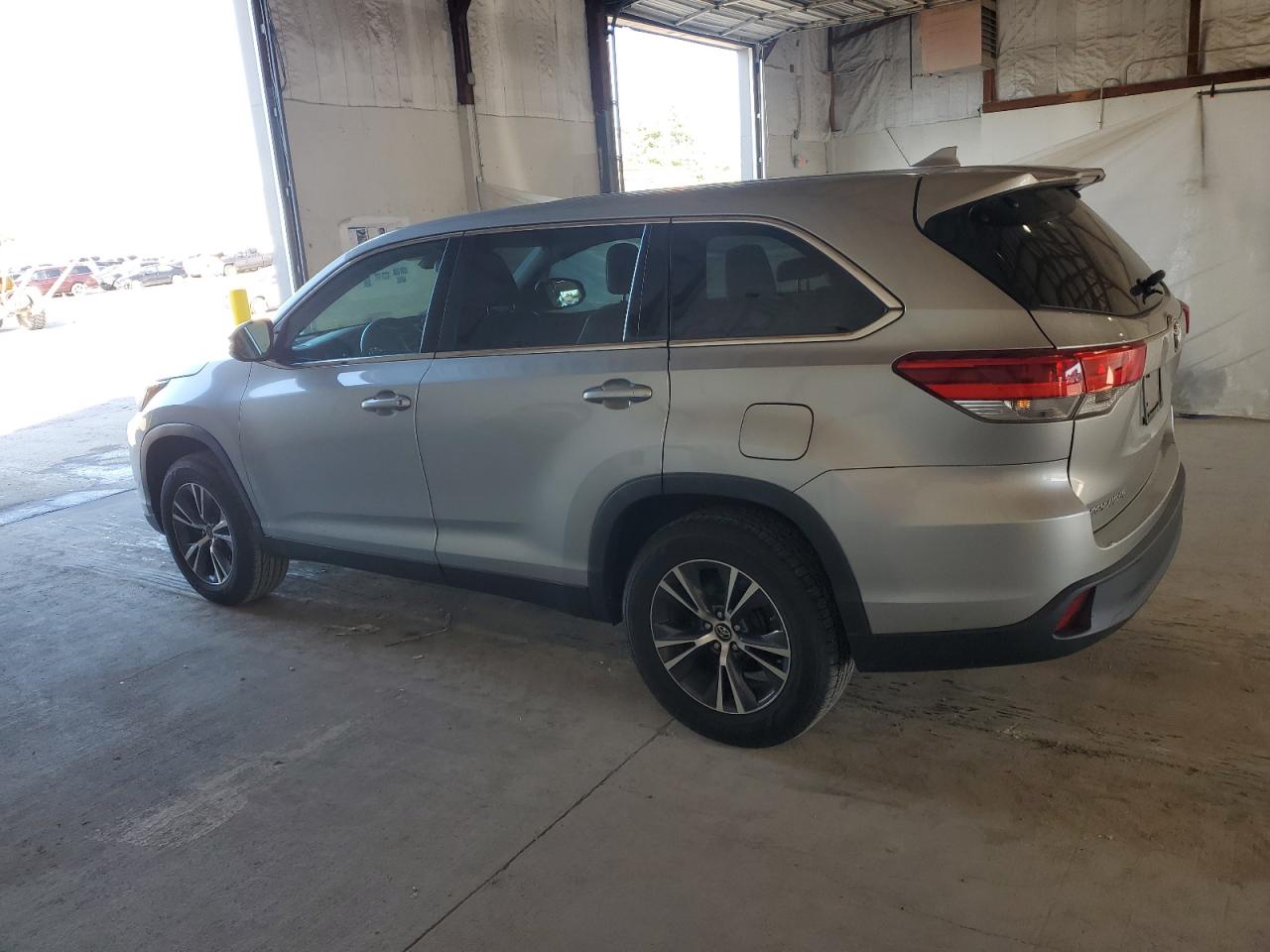 2019 Toyota Highlander, LE