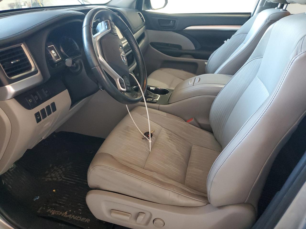 2019 Toyota Highlander, LE